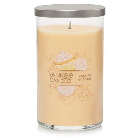 Yankee Candle Medium Pillar Vanilla Cupcake, Cream